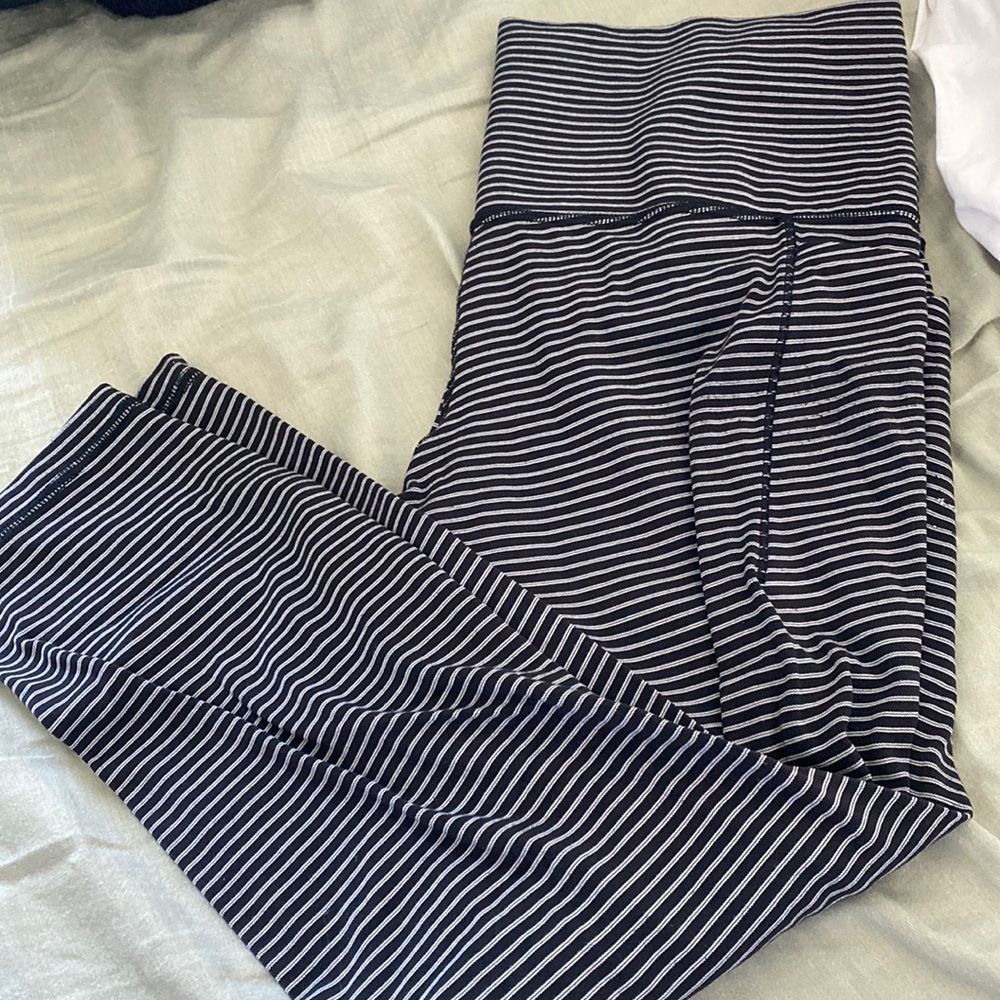 ATHLETA M STASH POCKET CAPRI